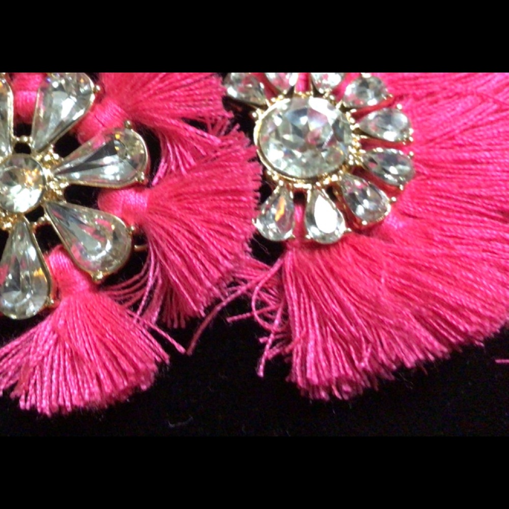 NWT hot pink fringe necklace with clear rhinestones - Picture 7 of 12